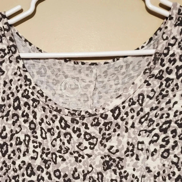Maurices 24/7 Women's size 2 Short Sleeve Leopard Print T-shirt Top - Picture 3 of 5
